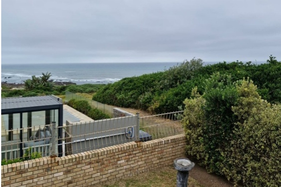 5 Bedroom Property for Sale in Winterstrand Eastern Cape